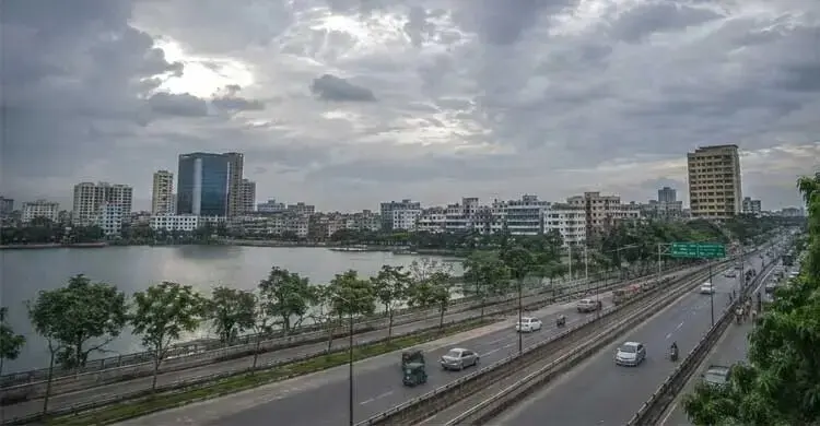 ঢাকার আকাশ মেঘলা, বজ্রসহ বৃষ্টি হতে পারে