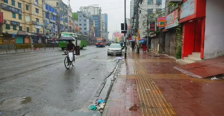 সকাল সকাল ঢাকায় হালকা বৃষ্টি