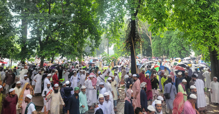বৃষ্টিতে ভিজে মহাসমাবেশে ইসলামী আন্দোলনের নেতাকর্মীরা