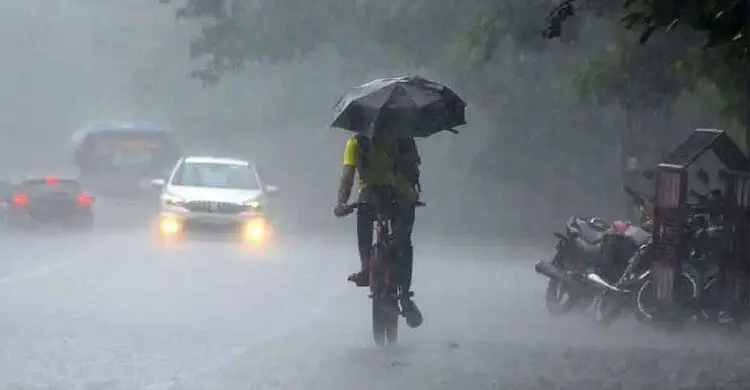 তিন বিভাগে অতি ভারী বৃষ্টির আভাস