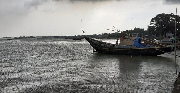 ঢাকাসহ ৫ অঞ্চলের নদীবন্দরে ২ নম্বর হুঁশিয়ারি সংকেত