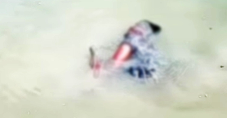 ২ যুবকের হাত-পা বেঁধে পানিতে চুবিয়ে নির্যাতন, দেড় মাস পর মামলা