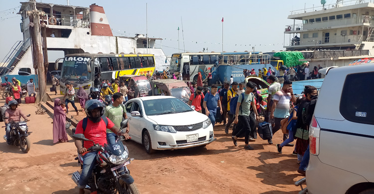 ঈদযাত্রায় দুর্ভোগ বাড়াচ্ছে অটোরিকশা