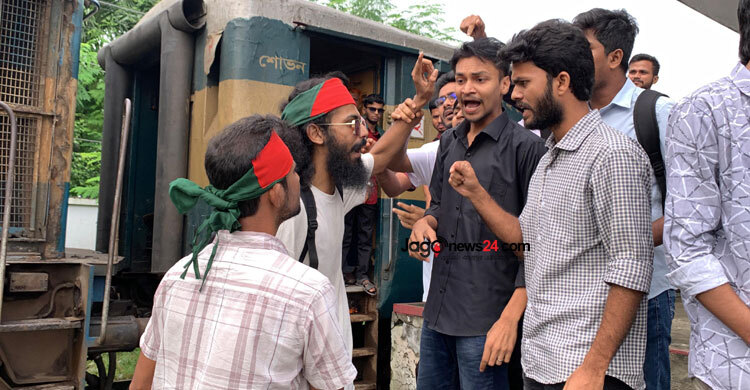 কোচ পছন্দ না হওয়ায় বিক্ষোভ, এক ঘণ্টা পর ছাড়লো জুলাই বিশেষ ট্রেন