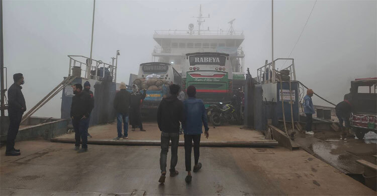 ৫ ঘণ্টা পর দৌলতদিয়া-পাটুরিয়া নৌরুটে ফেরি চলাচল শুরু