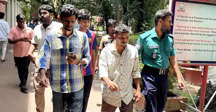 জুলাই নিয়ে ‘কুরুচিপূর্ণ’ মন্তব্য, ছাত্রলীগকর্মী গ্রেফতার