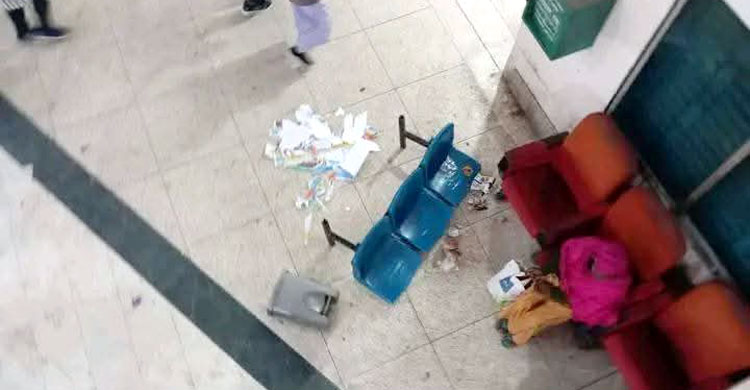 ট্রেন বন্ধে ক্ষুব্ধ হয়ে রাজশাহী স্টেশনে ভাঙচুর