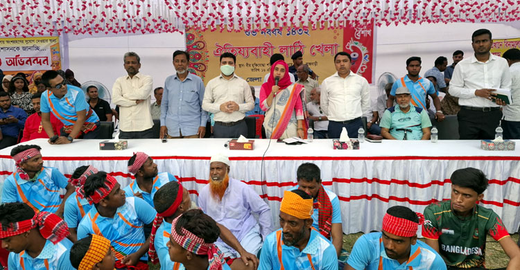 রাজবাড়ীতে লাঠিখেলা উপভোগ করলো হাজারো দর্শনার্থী