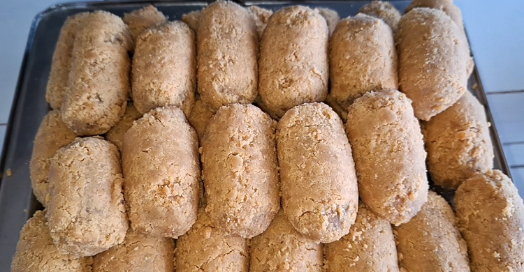 দম ফেলার সময় নেই মিষ্টির কারিগরদের
