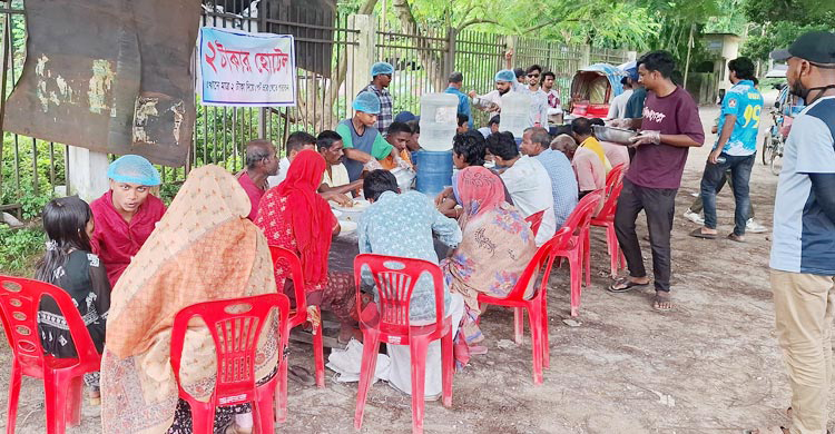 দুই টাকার হোটেলে তৃপ্তির খাওয়া, মেন্যুতে থাকে গরুর মাংস-মাছ-ডাল