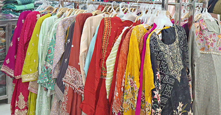 রাজশাহীতে জমে উঠেছে সিল্ক বাজার, ৬০ কোটি টাকার ব্যবসার আশা