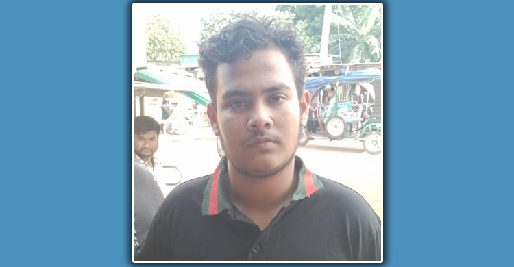 মাথা ঘুরে ফেরি থেকে মাঝ নদীতে পড়ে গেলেন যুবক