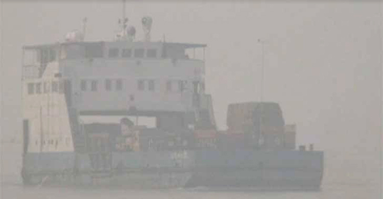 ঘন কুয়াশায় দৌলতদিয়া-পাটুরিয়া নৌরুটে ফেরি চলাচল বন্ধ