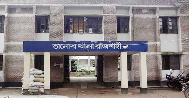 প্রেমিকের নামে মামলা করায় থানার বাথরুমে বিষপান কিশোরীর