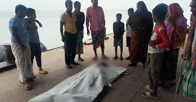 দৌলতদিয়ায় নদীতে পড়ে সেলফি পরিবহনের স্টাফের মৃত্যু