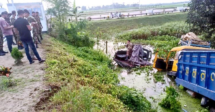 সেনাবাহিনীর টহল গাড়িতে ট্রাকের ধাক্কা, ৮ সেনাসদস্য আহত
