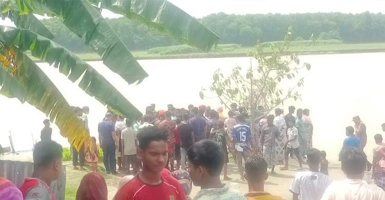 রাজশাহীর পদ্মা নদীতে নৌকাডুবে একজনের মৃত্যু, নিখোঁজ ২