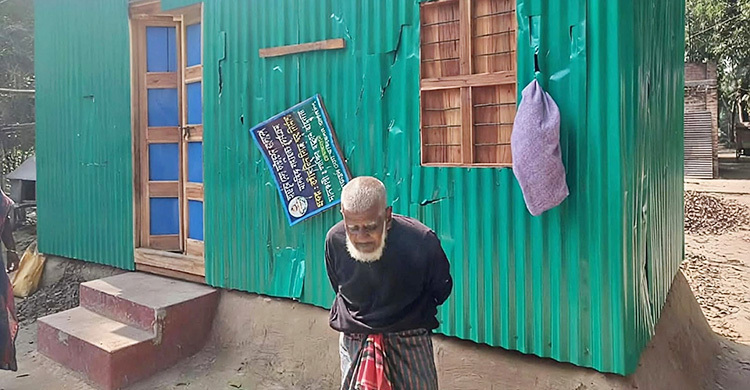 তারেক রহমানের উপহার পাওয়া জন্মান্ধ গফুরের বাড়িতে হামলা-লুটপাট