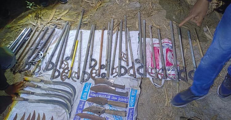 রাজশাহীর বাগমারা থেকে বিপুল পরিমাণ দেশীয় অস্ত্র উদ্ধার