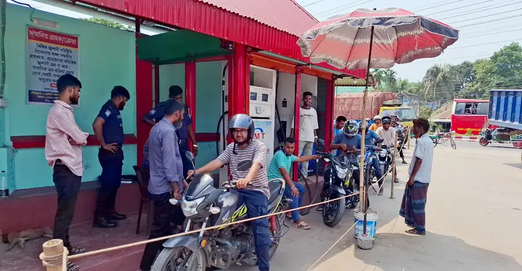 পাম্পে কমতে শুরু করেছে সিরিয়াল, বেড়েছে বরাদ্দ