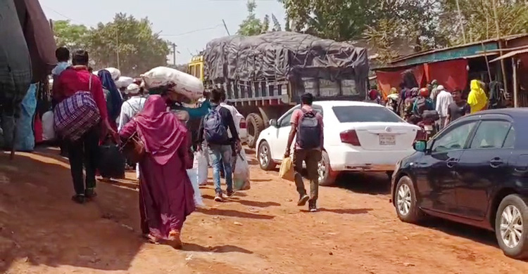 যাত্রী ও যানবাহনের চাপ বেড়েছে দৌলতদিয়া ঘাটে