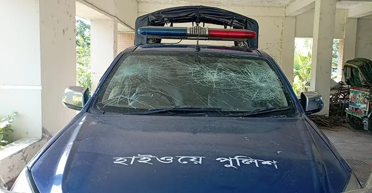 সড়কে প্রাণ গেলো ব্যবসায়ীর, ক্ষোভে ২ ডাম্প ট্রাকে আগুন দিলো জনতা