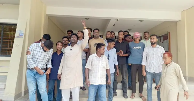 ফ্যামিলি কার্ডের জনবল নিয়োগে ‘রাজনৈতিক চাপ’, বিব্রত ইউএনওরা