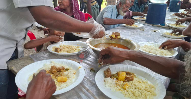 দুই টাকার হোটেলে তৃপ্তির খাওয়া, মেন্যুতে থাকে গরুর মাংস-মাছ-ডাল