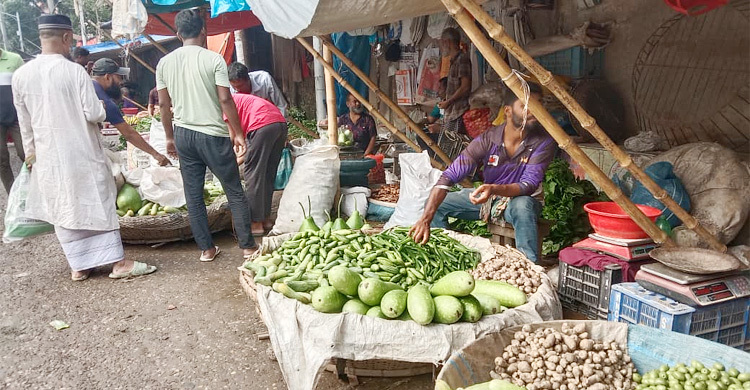 রাজশাহীর বাজারে সরবরাহ কমায় চড়া দাম সবজির