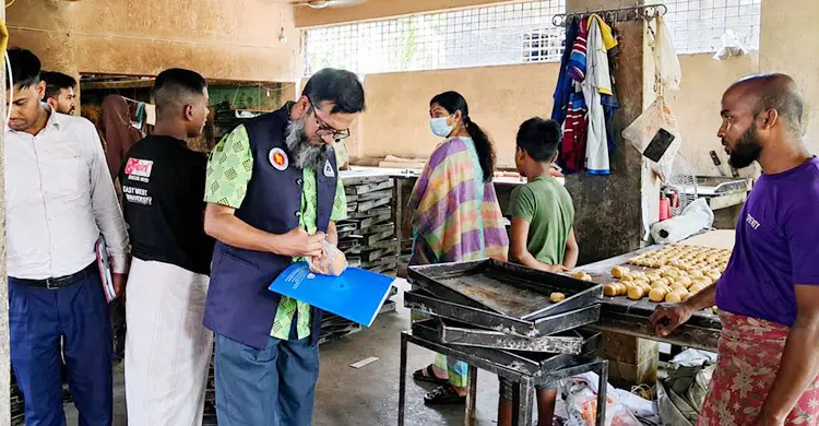 বিএসটিআইয়ের সনদ না থাকায় দুই বেকারিকে জরিমানা