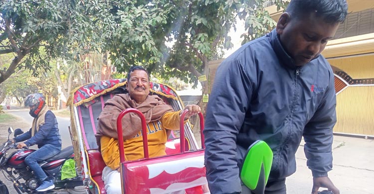 মেয়র থেকে এমপি-মন্ত্রী, আজও মিনুর সঙ্গী রিকশা