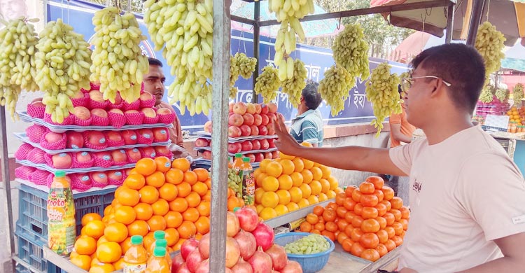 ৩৫০ টাকার নিচে নেই মানসম্মত ফল, চাপে নিম্ন ও মধ্যবিত্ত