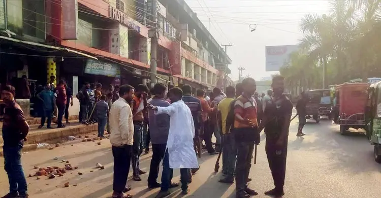 শ্রমিক ইউনিয়নের কার্যালয় দখল নিয়ে সংঘর্ষ, ককটেল বিস্ফোরণ-ভাঙচুর