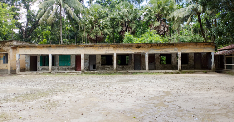 চতুর্থ শ্রেণির চার পদে নিয়োগে ২০ লাখ টাকা বাণিজ্যের অভিযোগ