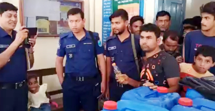 সয়াবিনের বদলে পানি দিয়ে প্রতারণা, যুবক আটক