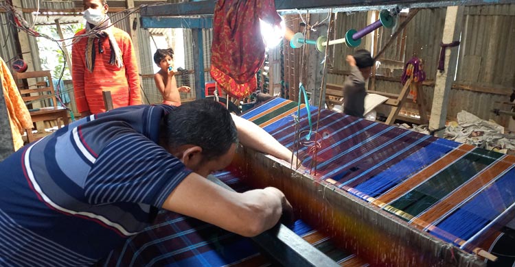 বিলুপ্তির পথে তাঁত শিল্প, পেশা ছাড়ছেন কারিগররা