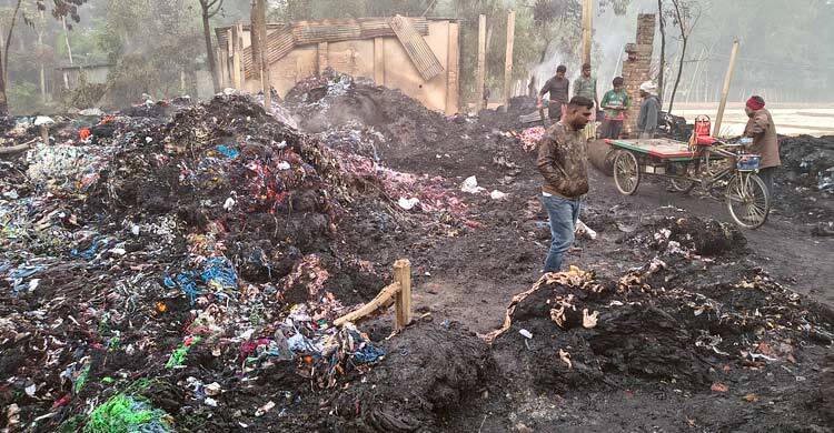 রাজবাড়ীতে তুলার কারখানায় আগুন দেওয়ার অভিযোগ
