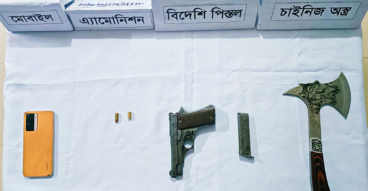 রাজবাড়ীতে বিদেশি পিস্তল-গুলিসহ যুবক আটক