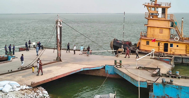 চতুর্থ দিনের মতো চলছে উদ্ধার অভিযান, সরানো হচ্ছে পন্টুন