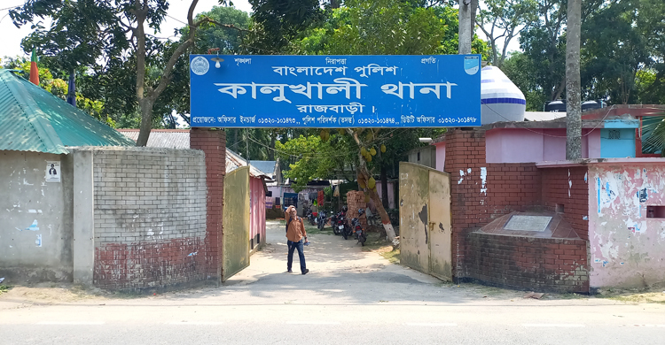 রাজবাড়ীতে ইয়াবাসহ কারারক্ষী আটক