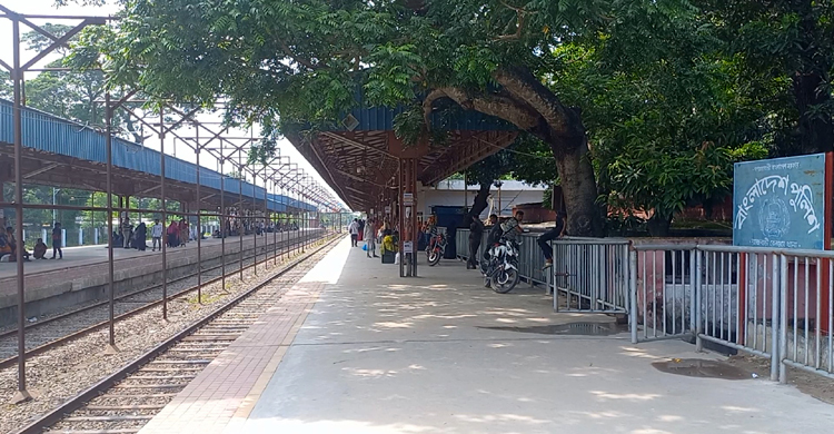 পদ্মা সেতুর উদ্বোধনের ট্রেনে পাথর নিক্ষেপ, কিশোর আটক