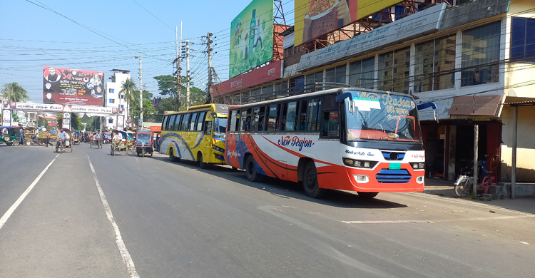 দূরপাল্লার বাস বন্ধ, স্বাভাবিক ট্রেন-নৌযান চলাচল