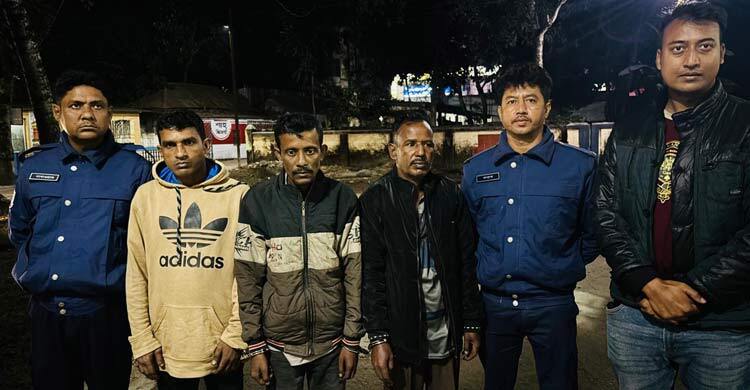 দৌলতদিয়ায় ছদ্মবেশে নৌ পুলিশের অভিযান, ৩ জুয়াড়ি আটক