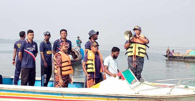 পদ্মায় চলছে তৃতীয় দিনের মতো উদ্ধার কার্যক্রম