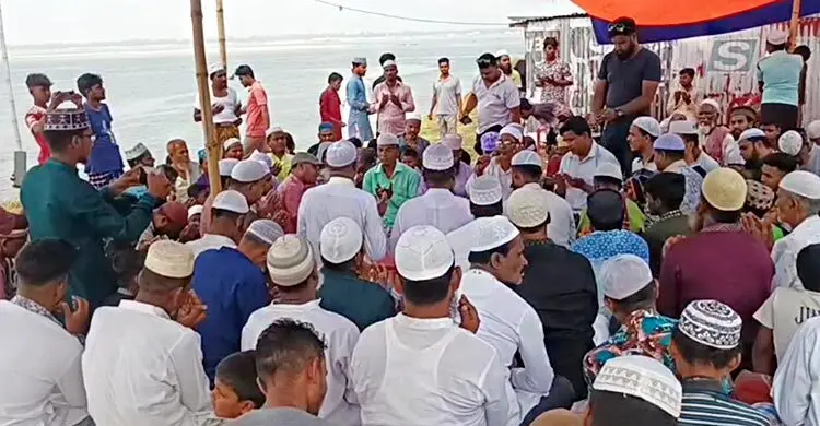 দৌলতদিয়া ফেরিঘাটে বাসডুবি, নিহতদের স্মরণে দোয়া