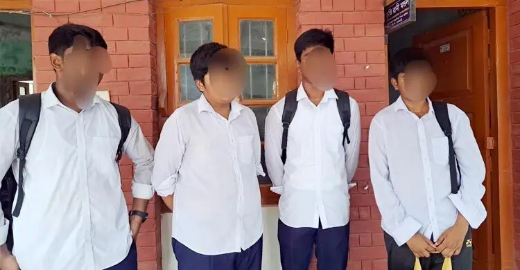 স্কুল পালিয়ে পুকুরে সাঁতার, শাস্তি হিসেবে লাগাতে হবে ৮০০ গাছ