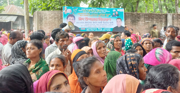 ৩ হাজার মানুষকে ঈদ উপহার দিলেন যুবলীগ নেতা