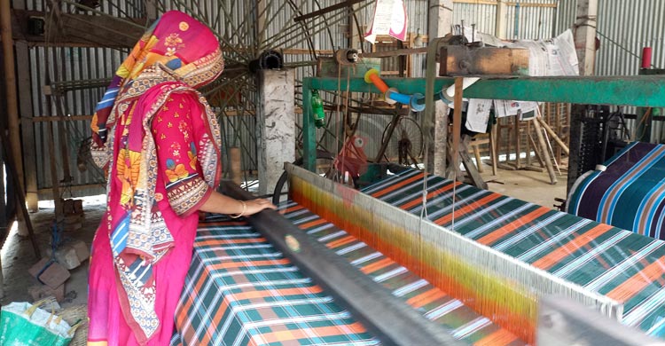 বিলুপ্তির পথে তাঁত শিল্প, পেশা ছাড়ছেন কারিগররা