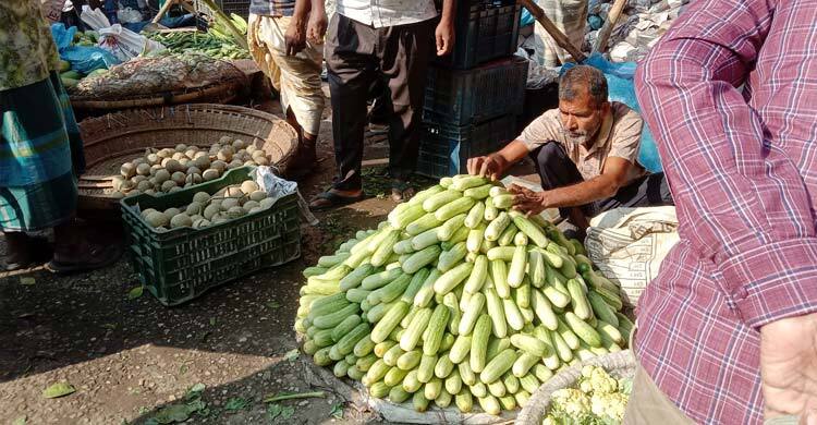 রাজশাহীতে দাম বেড়েছে সবজি-মাছ-চালের