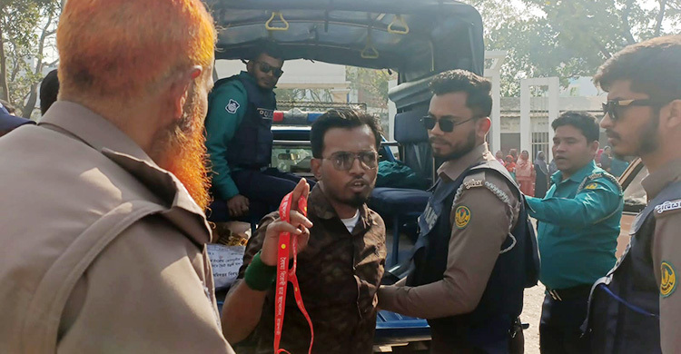 ভোটকেন্দ্রে ভিডিও করায় দুই যুবকের ৭ দিনের কারাদণ্ড